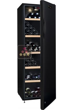 Wine cabinet for multi temperature service or single temperature storage 
