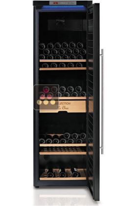 Single temperature wine ageing cabinet with humidity control