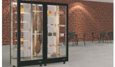 Combination of modular refrigerated cabinets