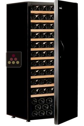 Single temperature wine ageing and storage cabinet 