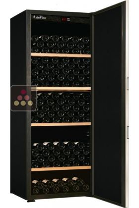 Single temperature wine ageing and storage cabinet 