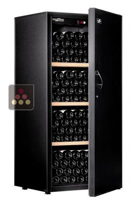 Single temperature wine ageing and storage cabinet 