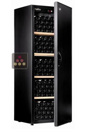 Single temperature wine ageing and storage cabinet 