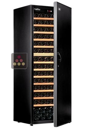 Single temperature wine ageing and storage cabinet 