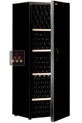 Single temperature wine ageing and storage cabinet 