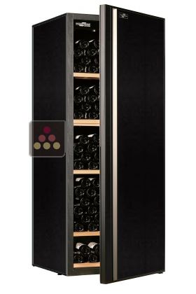 Single temperature wine ageing and storage cabinet 