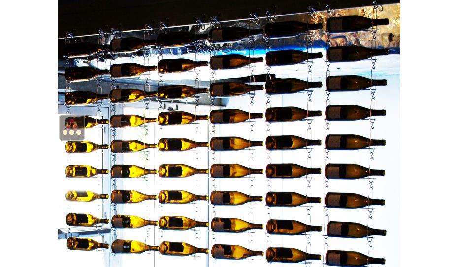 Wall rack for 12 bottles