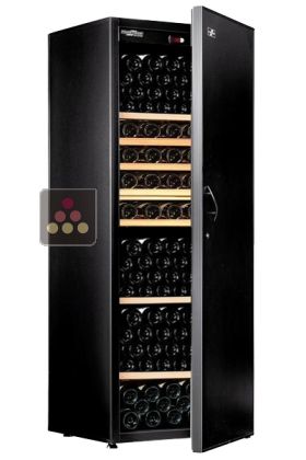 Single temperature wine ageing and storage cabinet 