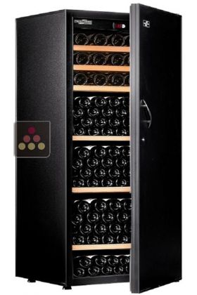 Single temperature wine ageing and storage cabinet 