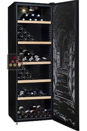 Wine cabinet for multi temperature service or single temperature storage 