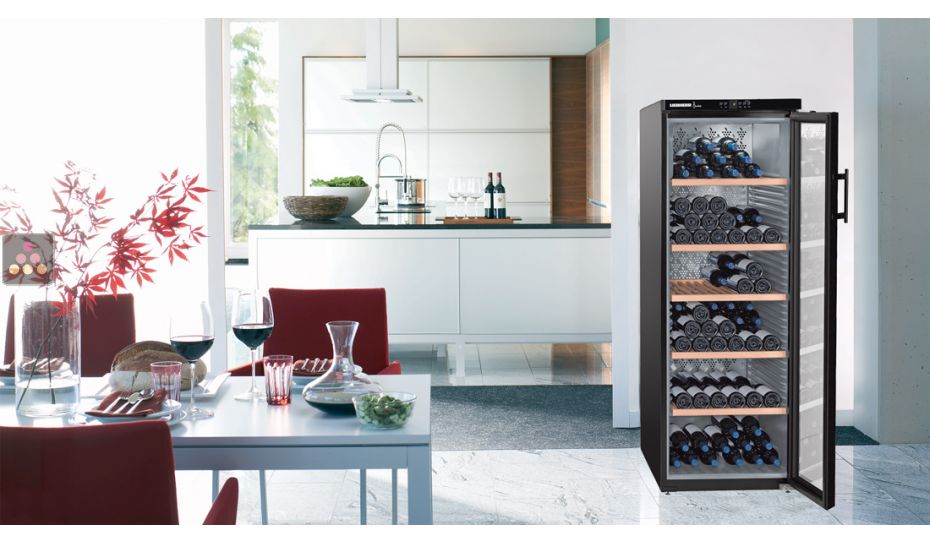 Single temperature wine storage or service cabinet 