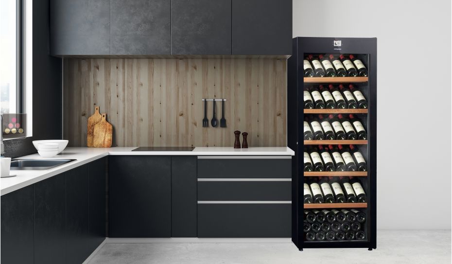 Single temperature wine storage or service cabinet