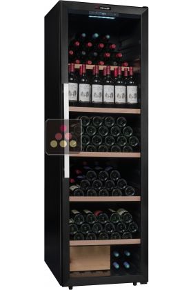 Wine cabinet for multi temperature service or single temperature storage 