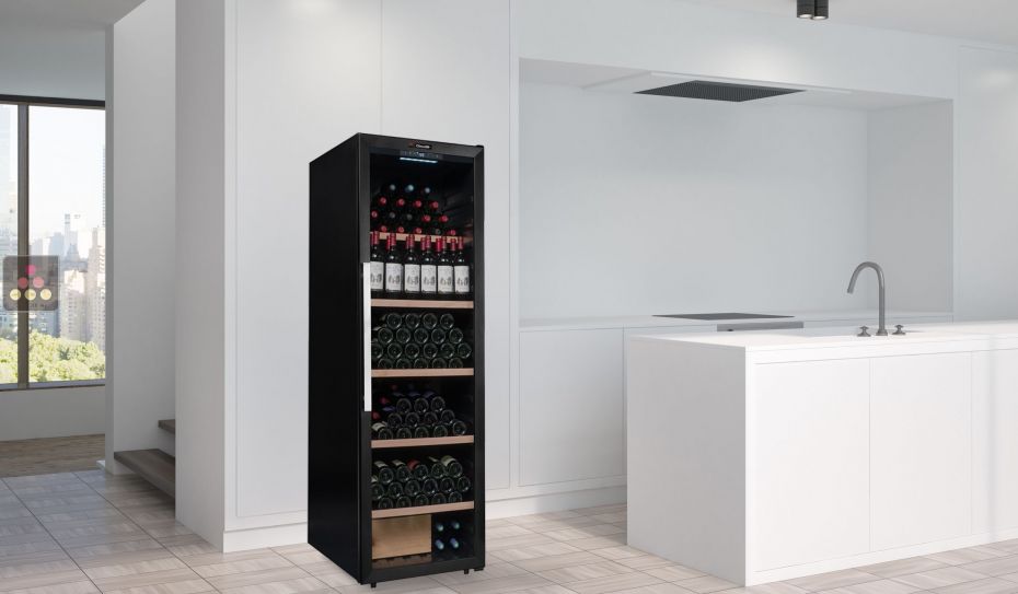 Wine cabinet for multi temperature service or single temperature storage 