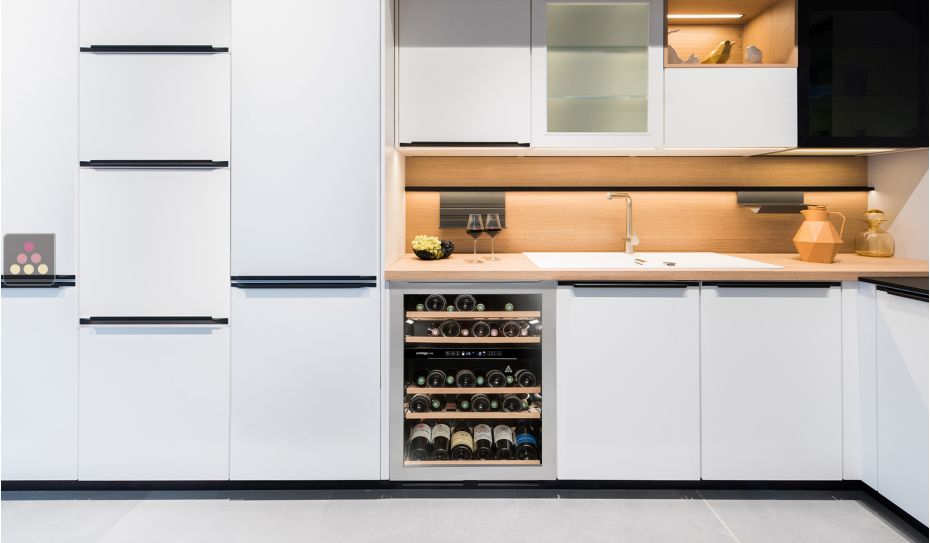 Dual temperature built-in wine cabinet for storage and/or service