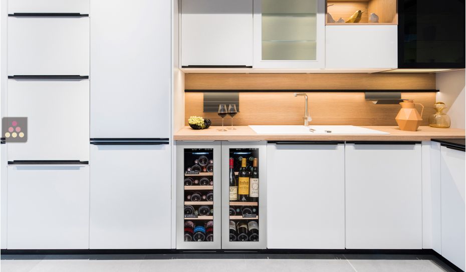 Dual temperature built-in wine cabinet for service