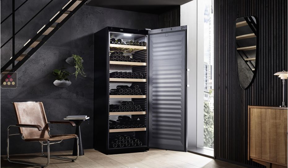 Connected single-temperature wine cabinet for ageing or service