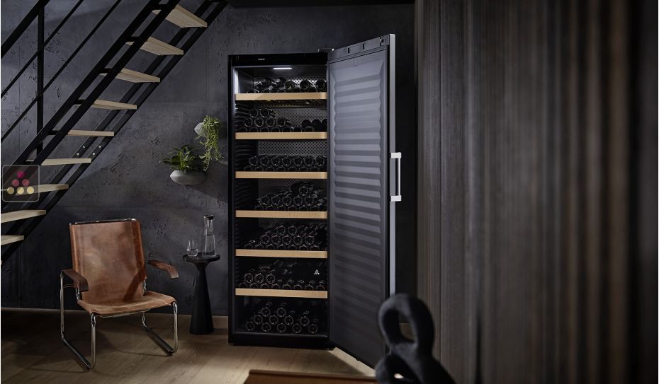 Connected single-temperature wine cabinet for ageing or service