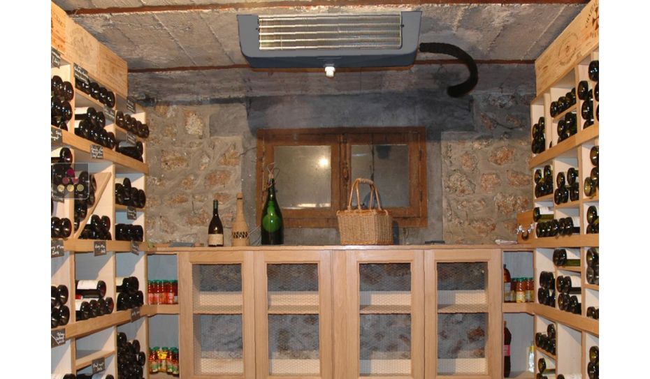 Air conditioner for natural wine cellar 2200 Watts - Ceiling unit cooler - Water-cooled condensing - Cold, humidifier and heating 