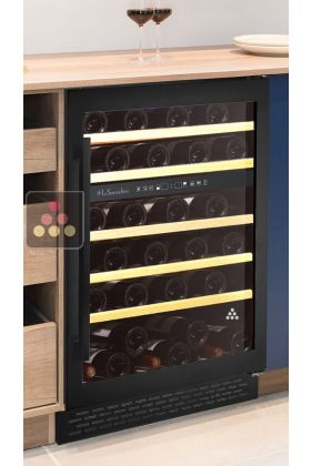 Dual temperature built-in wine cabinet for service