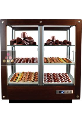 4-sided refrigerated display cabinet for chocolate storage