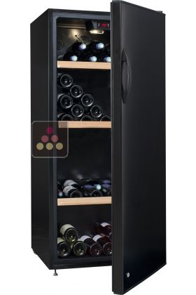 Wine cabinet for multi temperature service or single temperature storage 