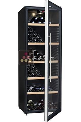 Wine cabinet for multi temperature service or single temperature storage 