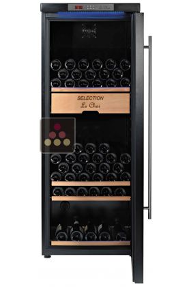 Single temperature wine ageing cabinet with humidity control