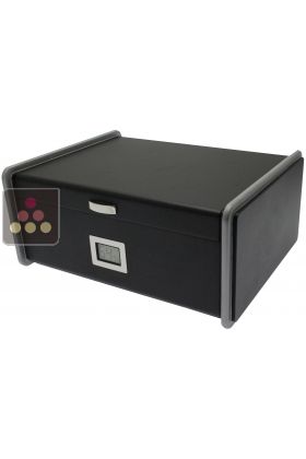 Cigar humidor with black finishing