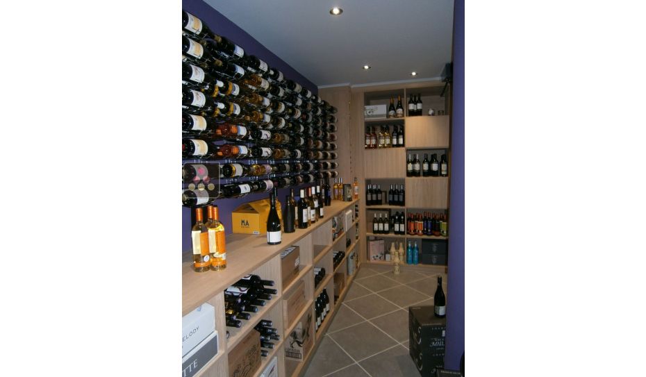 Black wall rack for 24 x 75cl bottles - Horizontal bottles