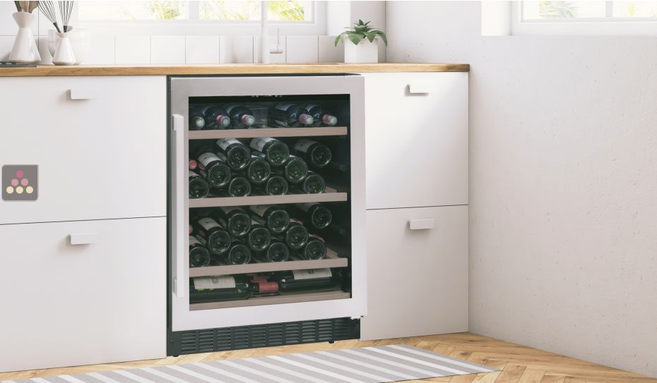 Single temperature built-in wine service or storage cabinet