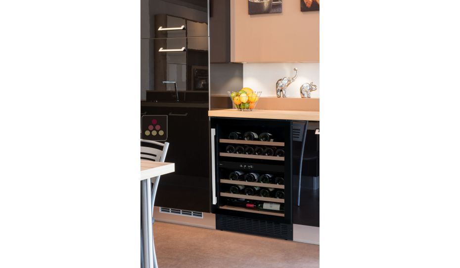 Dual temperature built-in wine cabinet for storage and/or service