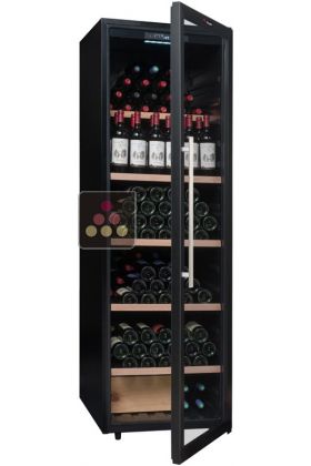 Wine cabinet for multi temperature service or single temperature storage 