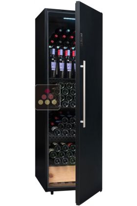 Wine cabinet for multi temperature service or single temperature storage 