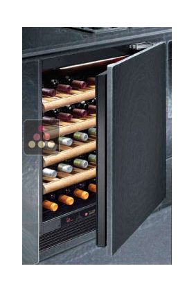 Single temperature built in wine cabinet for ageing or service