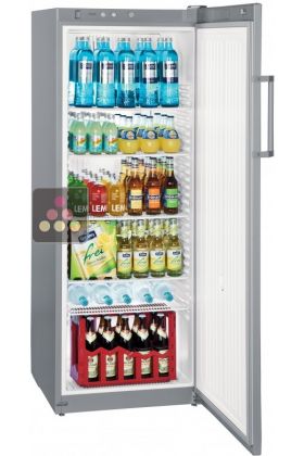 Freestanding fridge with solid door - 333L