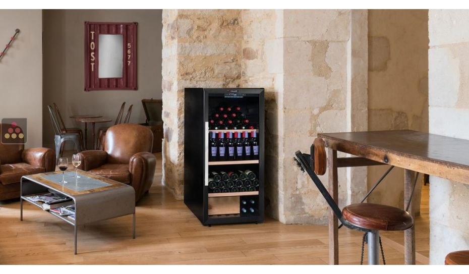 Wine cabinet for multi temperature service or single temperature storage 