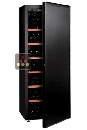 Single temperature wine ageing and storage cabinet 