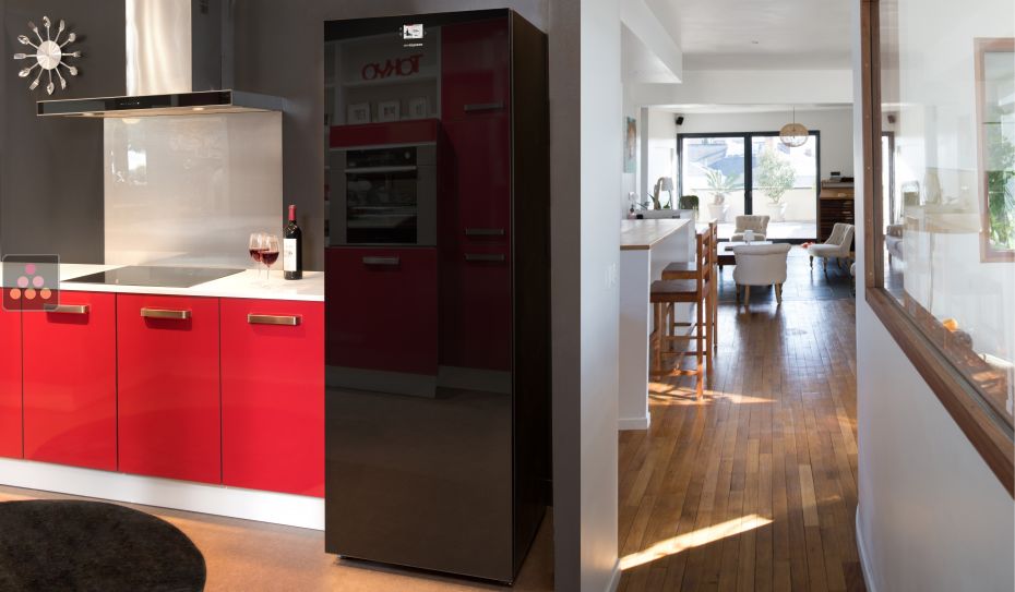 Single-temperature wine cabinet for ageing or service