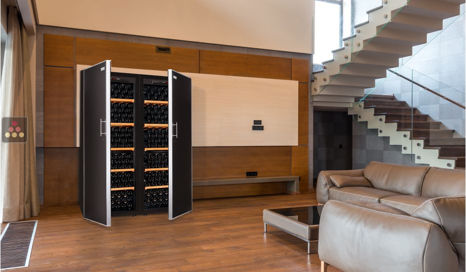 Combination of 2 single temperature wine cabinets - Storage shelves