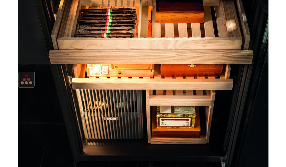 Freestanding cigar humidor with temperature and humidity regulation 