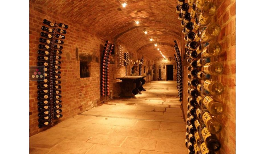Wall Wine Rack in Clear Plexiglass for 30 bottles of champagne 