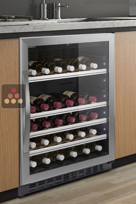 Built-in single temperature wine cabinet for storage or service