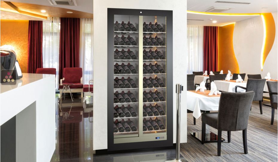 Built-in multi-purpose wine cabinet storage or service - Inclined bottles