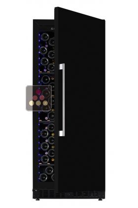 Single temperature wine ageing cabinet with humidity control