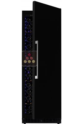 Single temperature wine ageing or service cabinet with humidity control