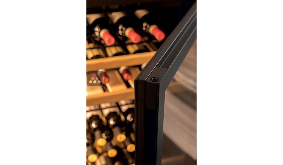 Dual temperature built-in wine cabinet for storage and/or service - Inclined bottles
