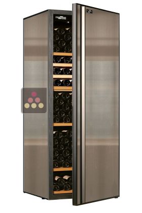 Single temperature wine ageing and storage cabinet 