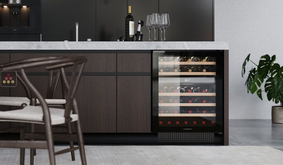 Dual temperature built-in wine cabinet for service and storage