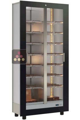 Built-in refrigerated display cabinet for chocolates